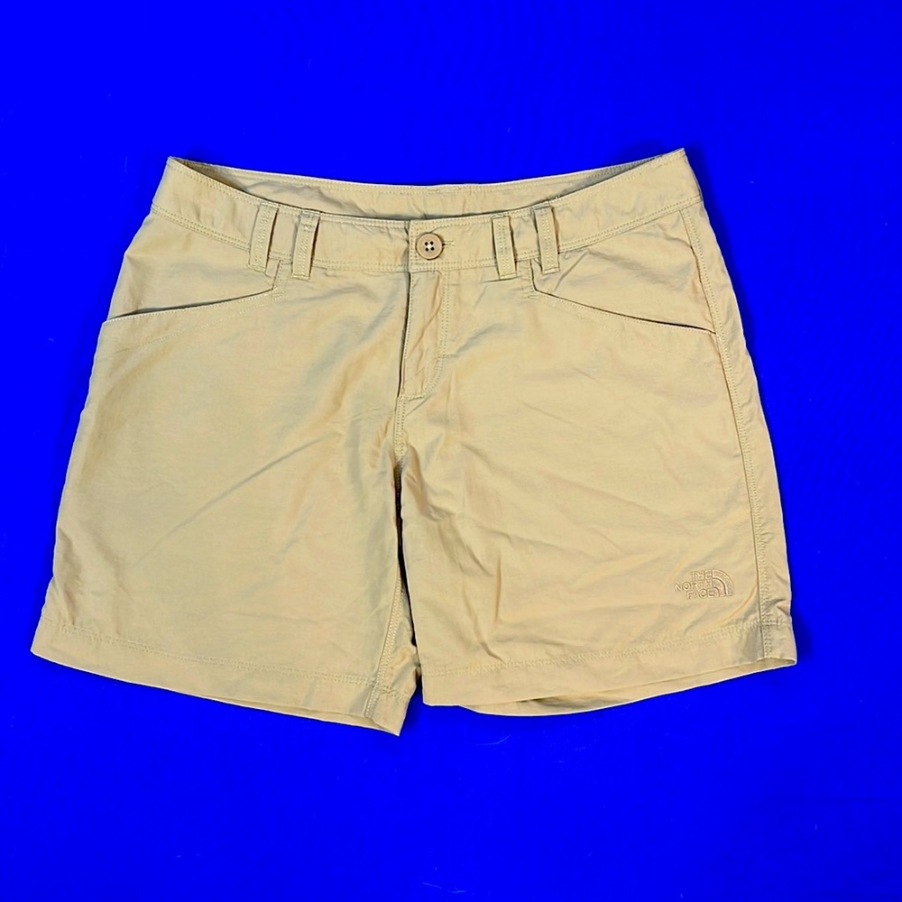 The North Face - Outdoors Shorts with Mesh Pockets - Size 4
